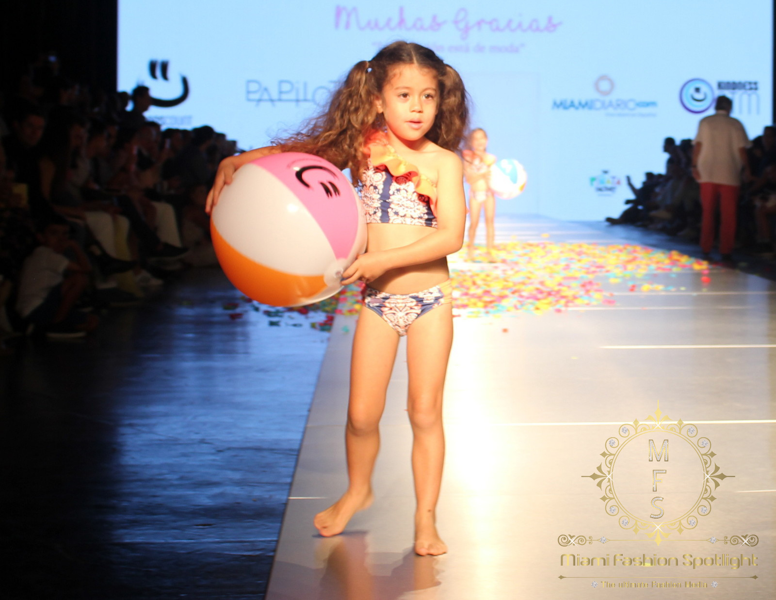 Hijos de Celebridades Latinas Caminan La Pasarela del Miami Fashion Week Con ‘La Inclusión está de Moda’ de Pamela de Haro