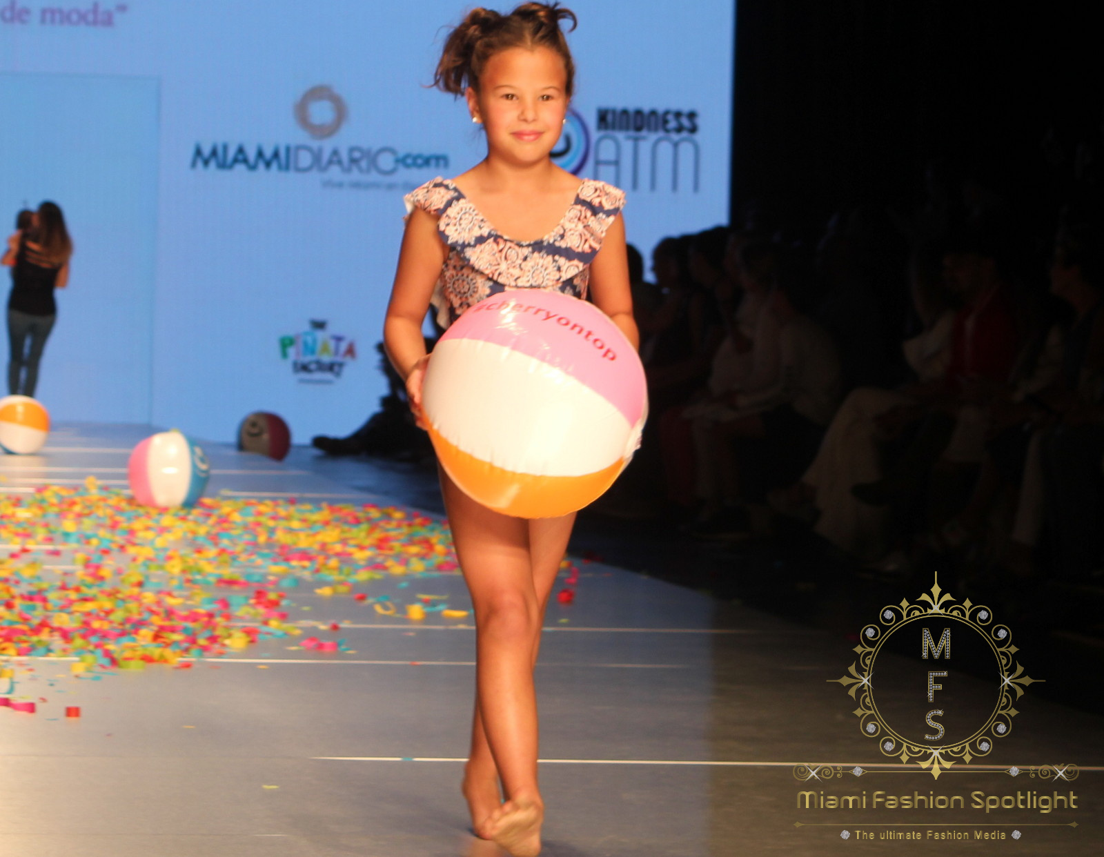 Hijos de Celebridades Latinas Caminan La Pasarela del Miami Fashion Week Con ‘La Inclusión está de Moda’ de Pamela de Haro