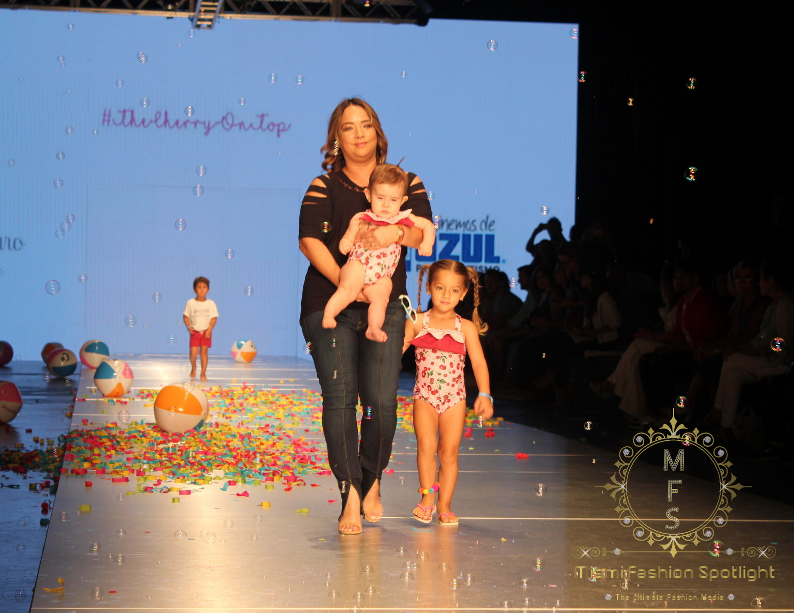 Hijos de Celebridades Latinas Caminan La Pasarela del Miami Fashion Week Con ‘La Inclusión está de Moda’ de Pamela de Haro