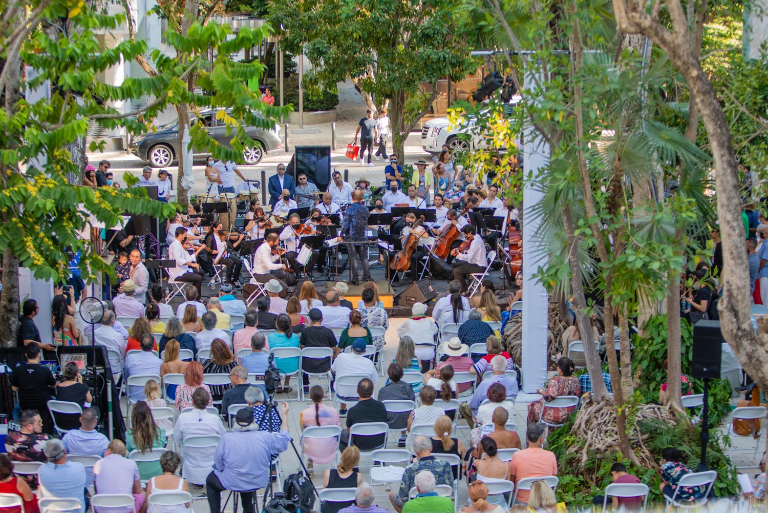 La Orquesta Sinfonica Presenta Concierto 'Music in Paradise' en el Miami Design District