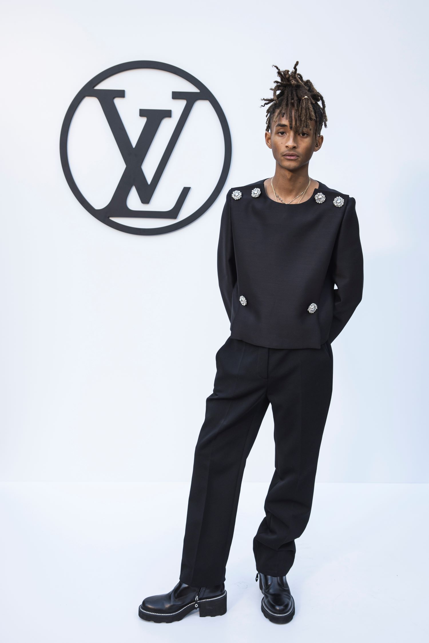 Jaden Smith attending the Cruise 2025 Fashion Show by Louis Vuitton in Barcelona | CRUISE 2025 FASHION SHOW COLLECTION © Louis Vuitton – All rights reserved | Courtesy of Gnazzo Group.