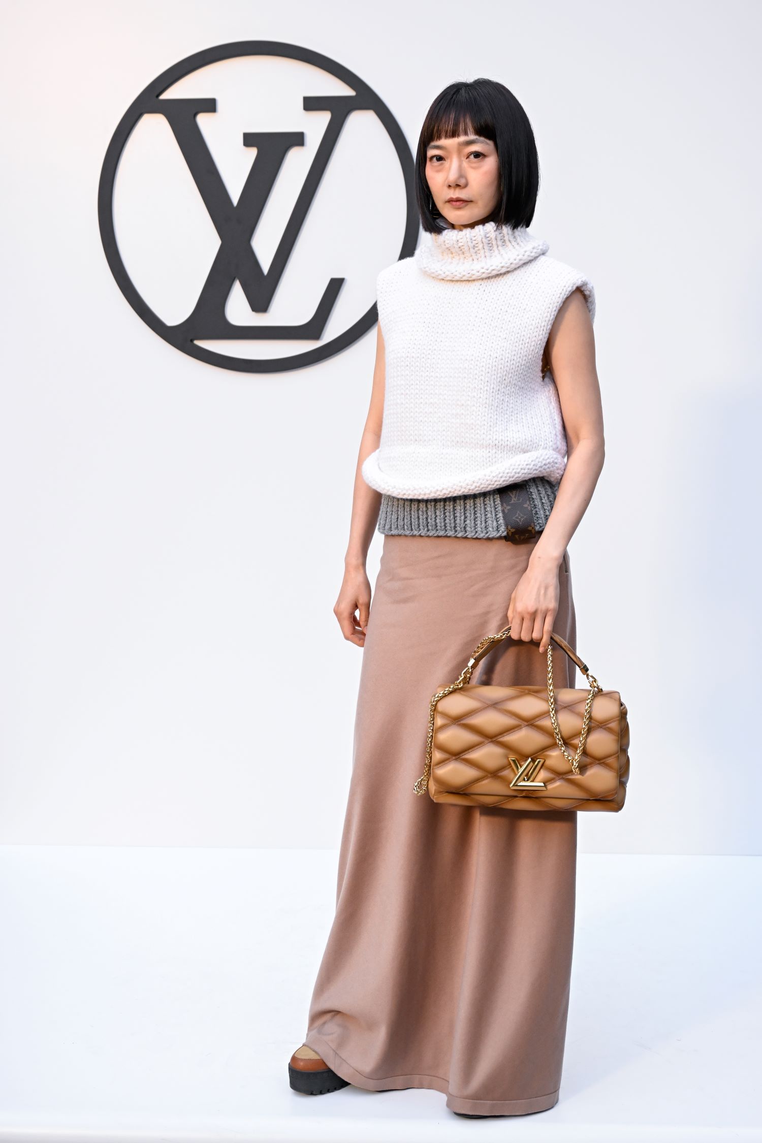 DOONA BAE attending the Cruise 2025 Fashion Show by Louis Vuitton in Barcelona | CRUISE 2025 FASHION SHOW COLLECTION © Louis Vuitton – All rights reserved | Courtesy of Gnazzo Group.